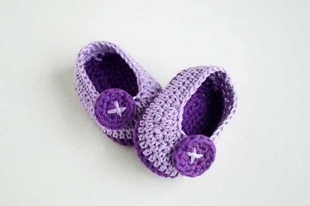 violet-butterfly-crochet-baby-booties