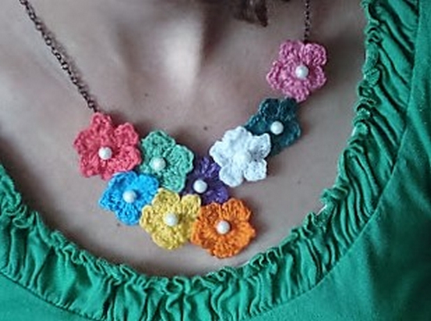 crochet-flower-necklace