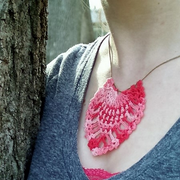 pineapple-pendant-crocheted-necklace